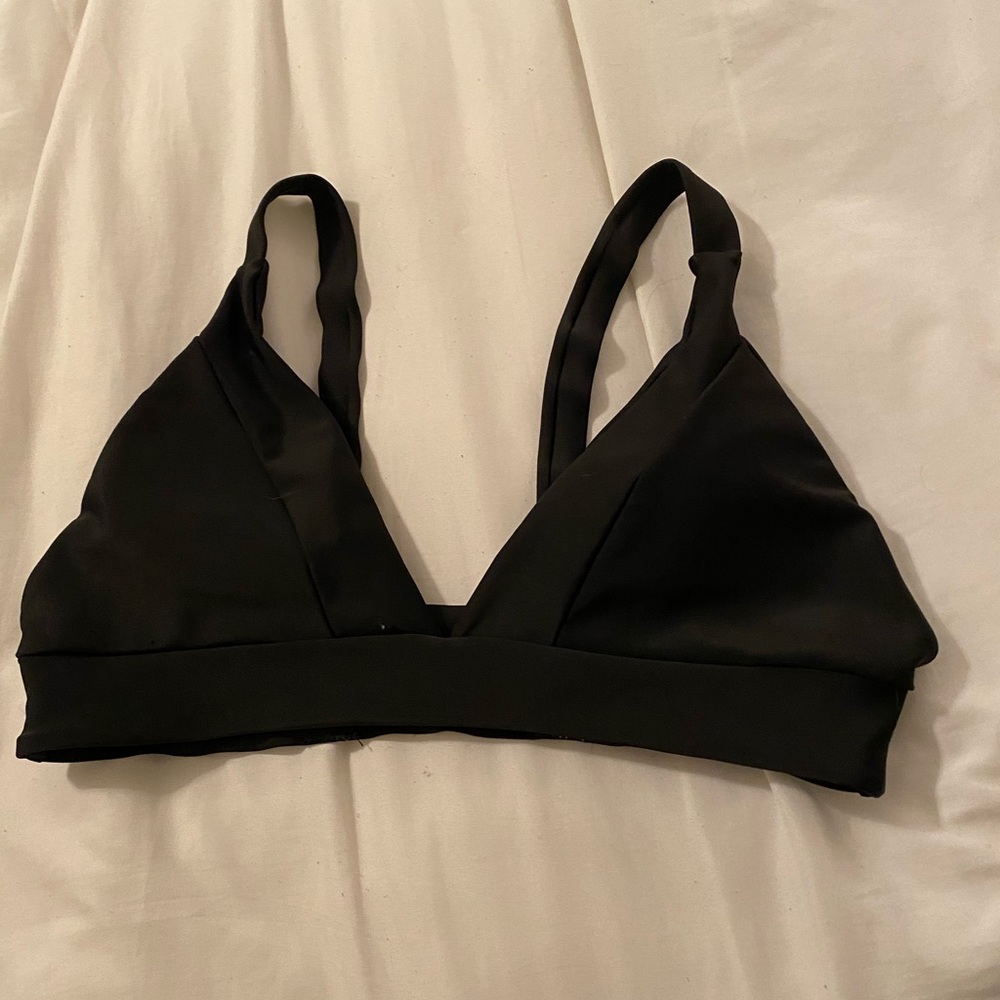 Black bikini top : never worn